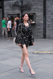 【精选街拍】Vol.3592 清新牛仔短裤碎花衣 [34P-449MB]